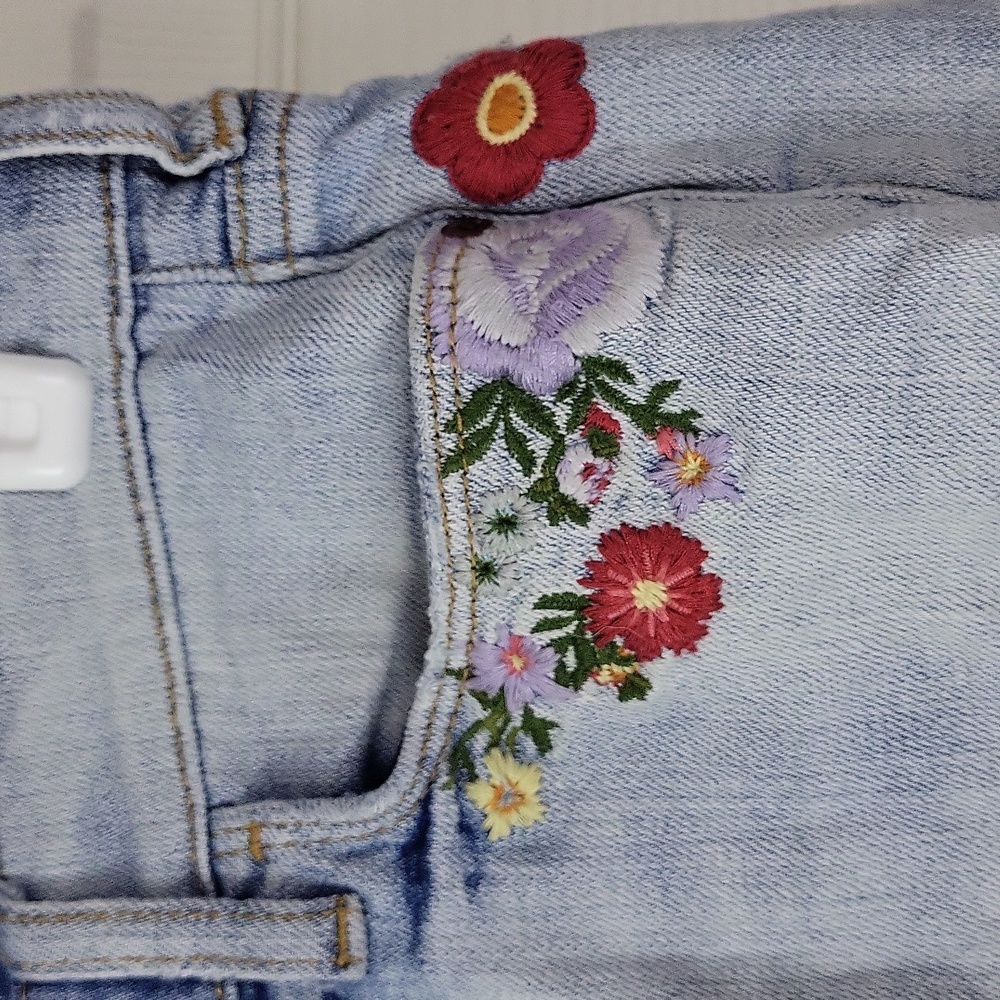 pilcro and the letterpress slim boyfriend embroidered shorts 30" waist - Picture 4 of 12